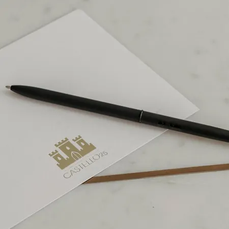 Castello 25 Luxury Suites * Ντεζεντσάνο ντελ Γκάρντα